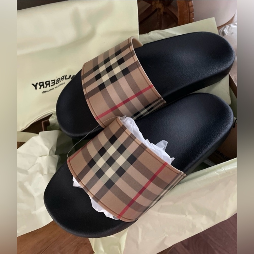 Burberry Woman's Furley Vintage
Check Slides NWT